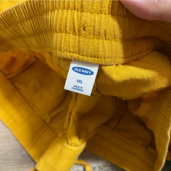 Old Navy Mustard Paperbag-Waist Linen-Blend Shorts - Picture 3 of 3